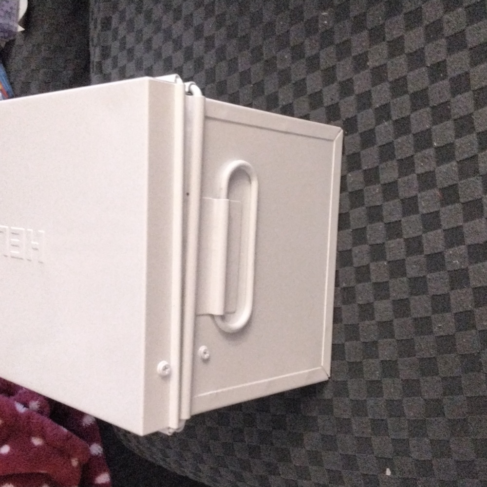 Metal medication lock box - Picture 2 of 4